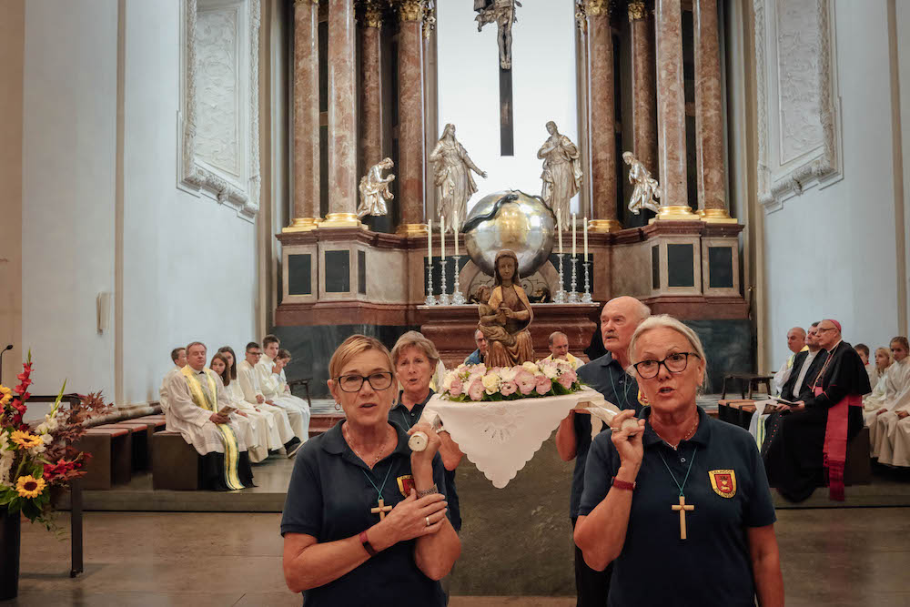 Andacht mit Übergabe der Wandermuttergottes Mariazell